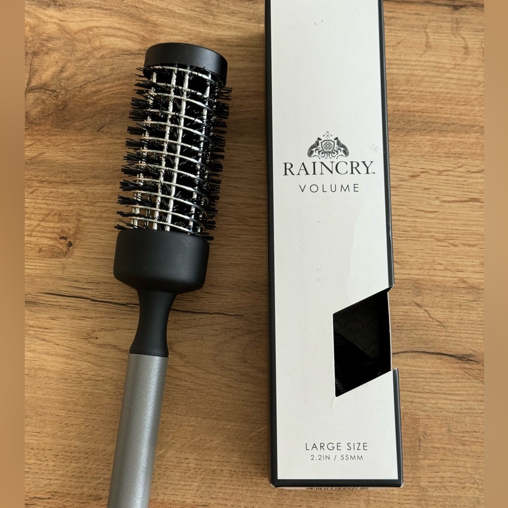 RAINCRY Volume Magnesium Volumizing Brush, Large 2.2" - New In Box